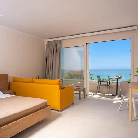Kyparissis First Class Apartment