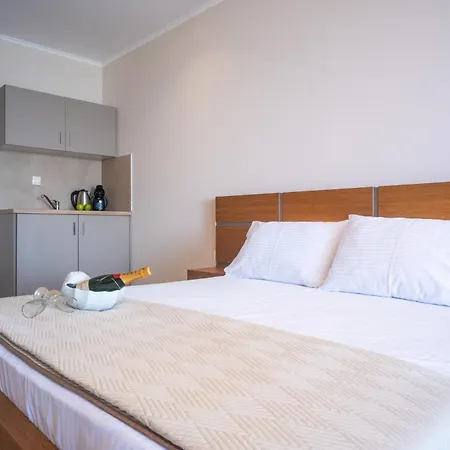 Apartment Kyparissis First Class *